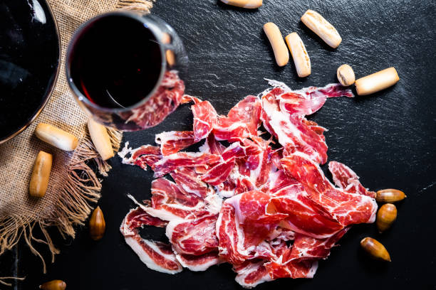 Jamón Ibérico de Bellota y Vino Tinto: El Maridaje Perfecto